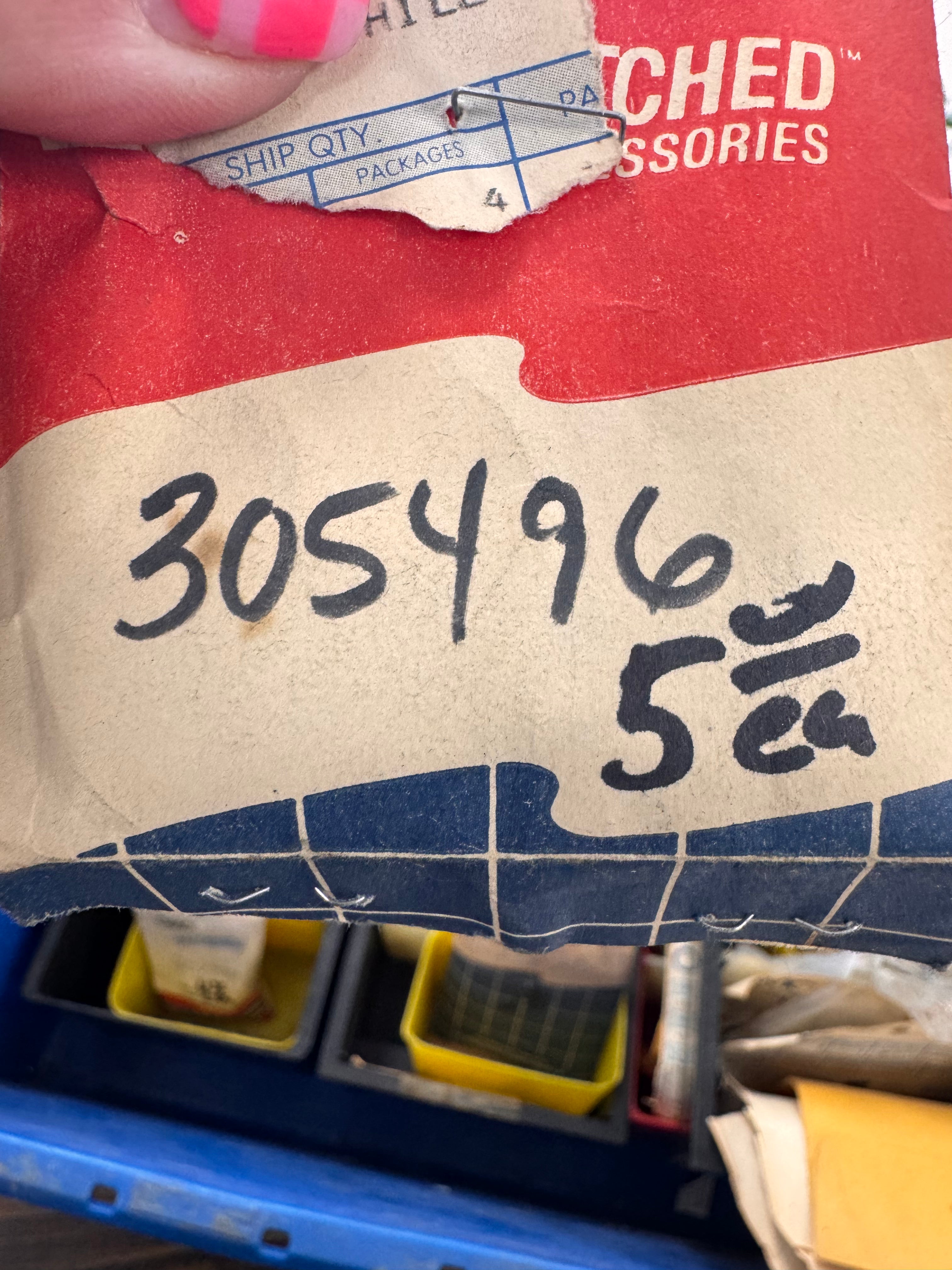 NUT 305496