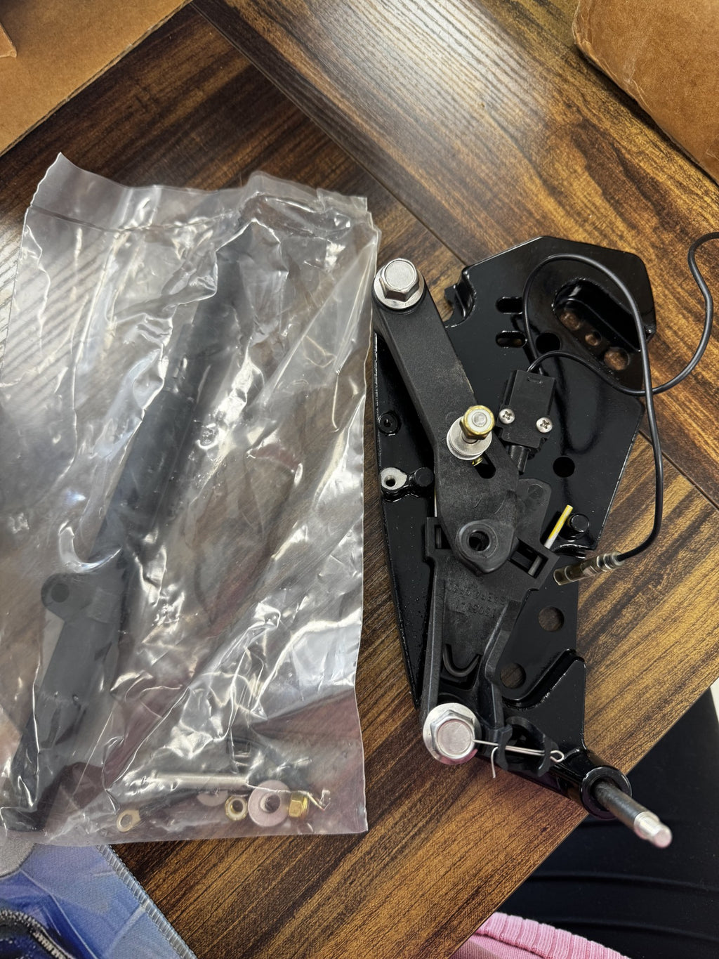 Mercury Shift Plate - 864363A1